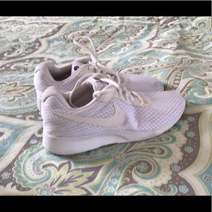 White Nikes size 8 wmns